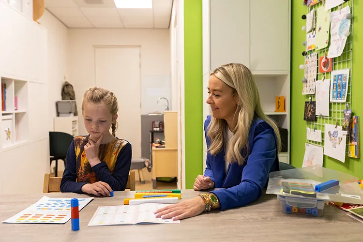 Hulp bij de taalontwikkeling, het lezen en spellen, grammatica, dyslexie door Logopedie in Enschede